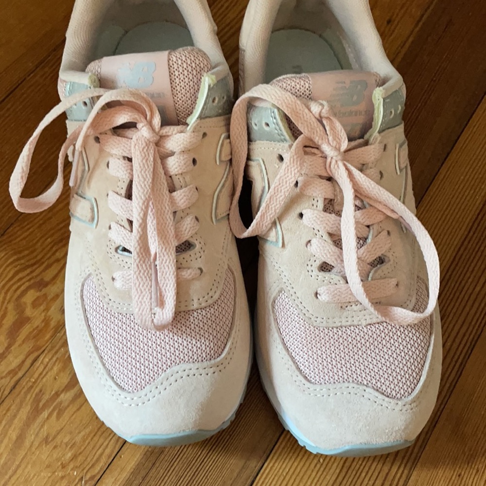 BRAND NEW Pink New Balance 574 Size 7 Never Worn